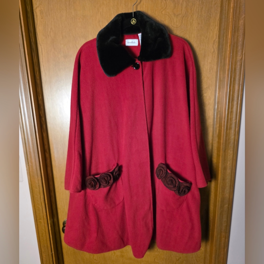 LaMode® Red Cape w/Black Faux Fur Collar